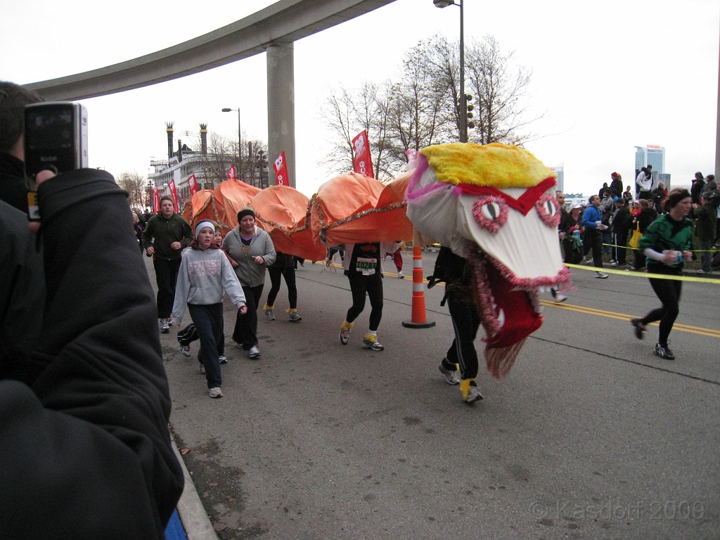 Detroit Turkey Trot 10K 2009 059.jpg - The 2009 Detroit Turkey trot 10K was run on November 29, 2009. A chilly and blustery day. Lots of costumes and racers though, 12400 strong!